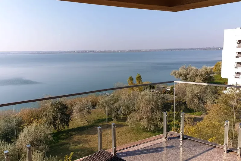 Balustrade moderne pentru case si spatii comerciale