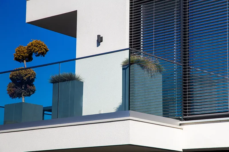 Balustrade moderne pentru case si spatii comerciale