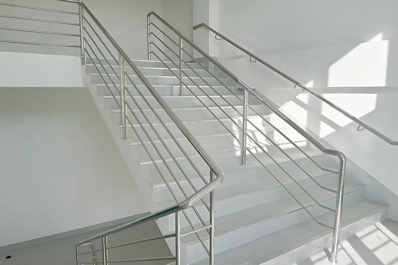 Balustrade moderne pentru case si spatii comerciale